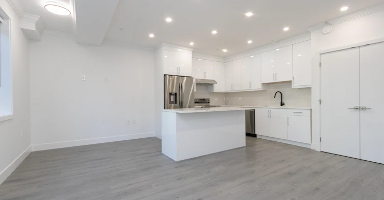 102-2122 E 32 Avenue, Vancouver, BC, V5N 3B9 - 3