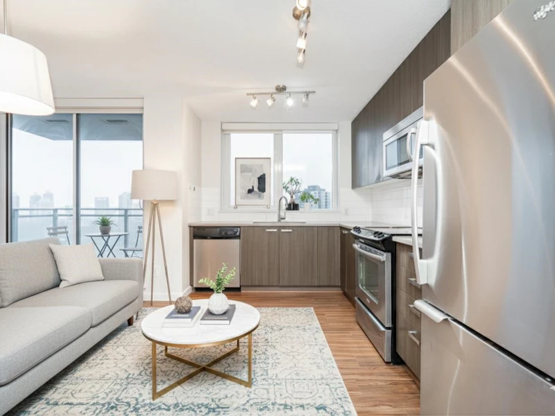 2709 - 13325 102a Avenue, Surrey BC V3T 0J5