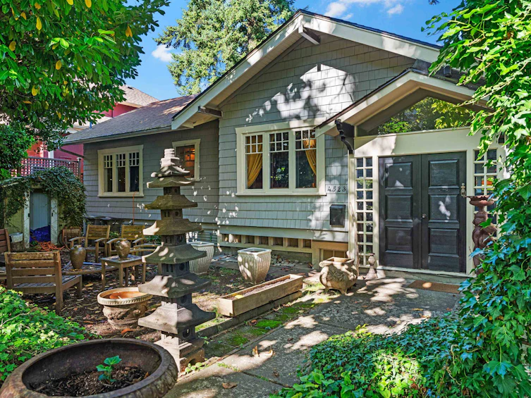 4523 W 1st Avenue, Vancouver, BC, V6R 1H7 - 2