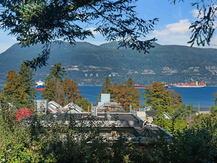 4523 W 1st Avenue, Vancouver, BC, V6R 1H7 - 5