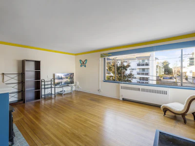 205-1695 W 10th Avenue - 2