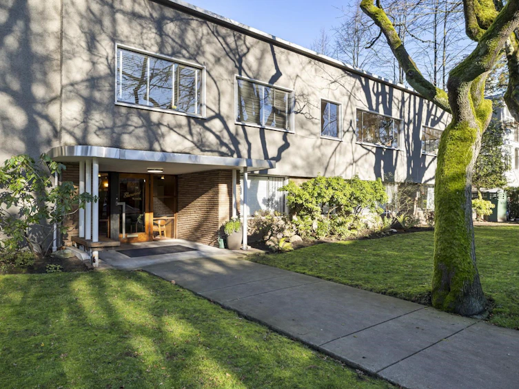 205-1695 W 10th Avenue, Vancouver, BC, V6J 2A2