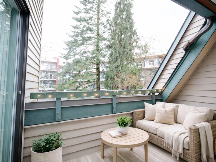 411-2915 Glen Drive, Coquitlam, BC, V3B 7H8 - 11