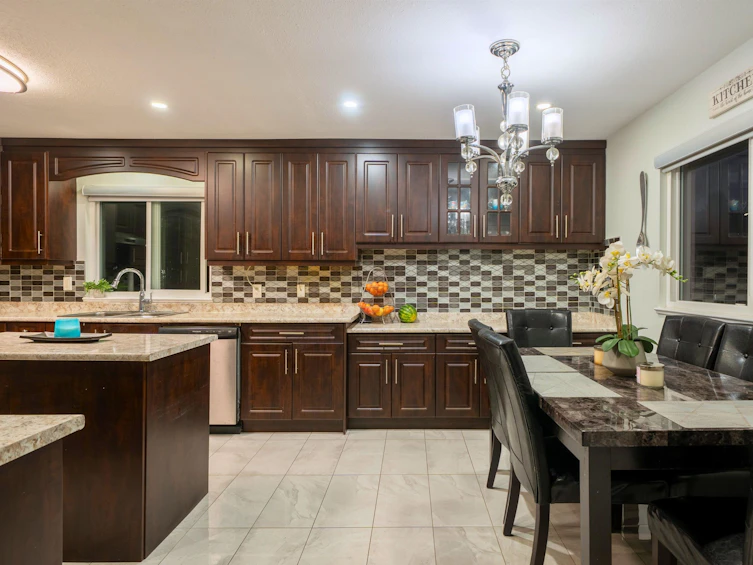 12451 90a Avenue, Surrey, BC, V3V 1C3 - 12