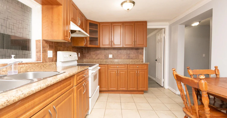 10230 128 Street, Surrey, BC, V3T 2Z3