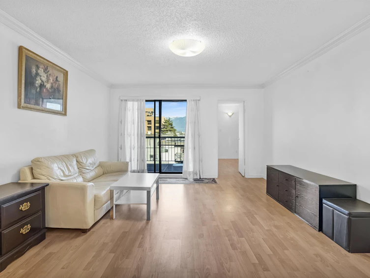 303-975 E Broadway, Vancouver, BC, V5T 1Y3 - 3