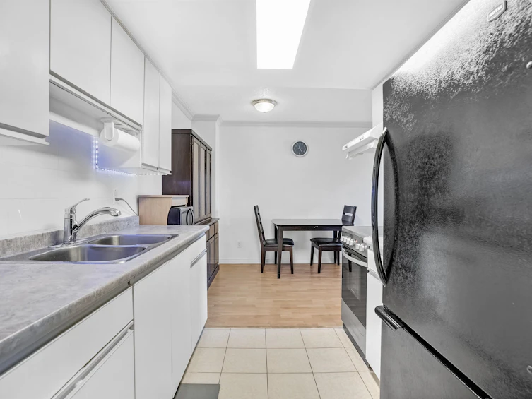 303-975 E Broadway, Vancouver, BC, V5T 1Y3 - 9