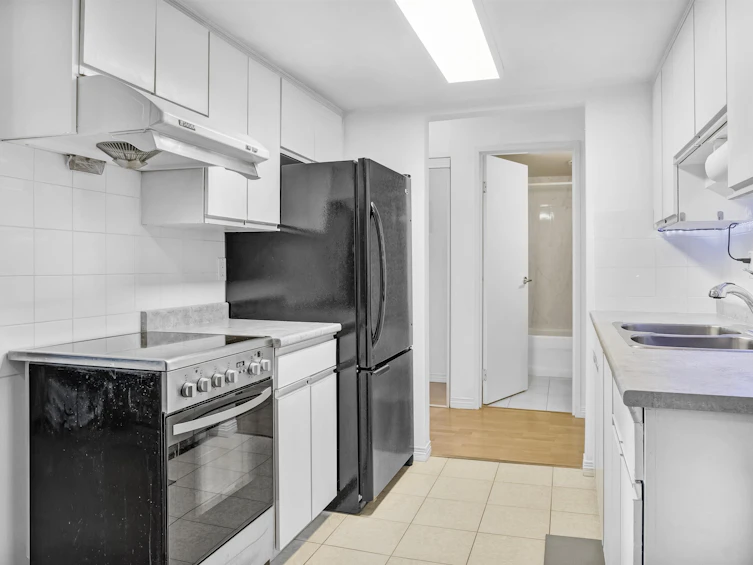 303-975 E Broadway, Vancouver, BC, V5T 1Y3 - 8