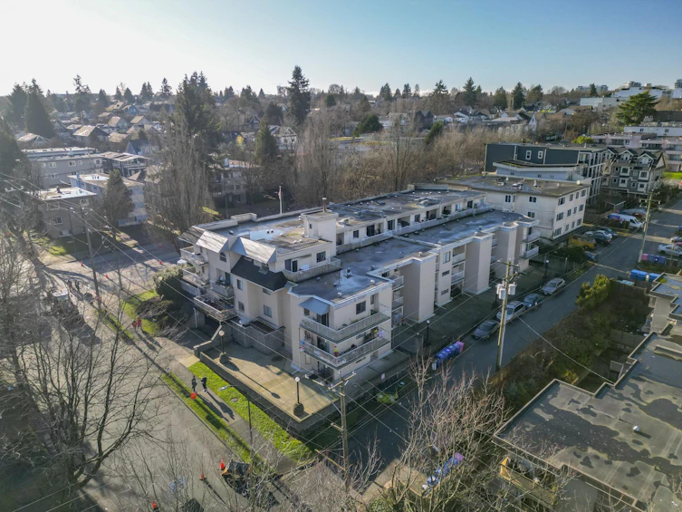 303-975 E Broadway, Vancouver, BC, V5T 1Y3
