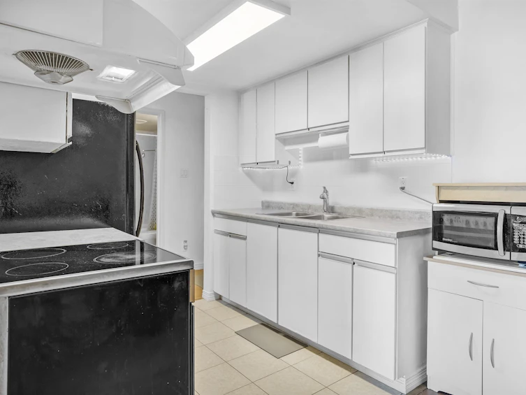 303-975 E Broadway, Vancouver, BC, V5T 1Y3 - 7