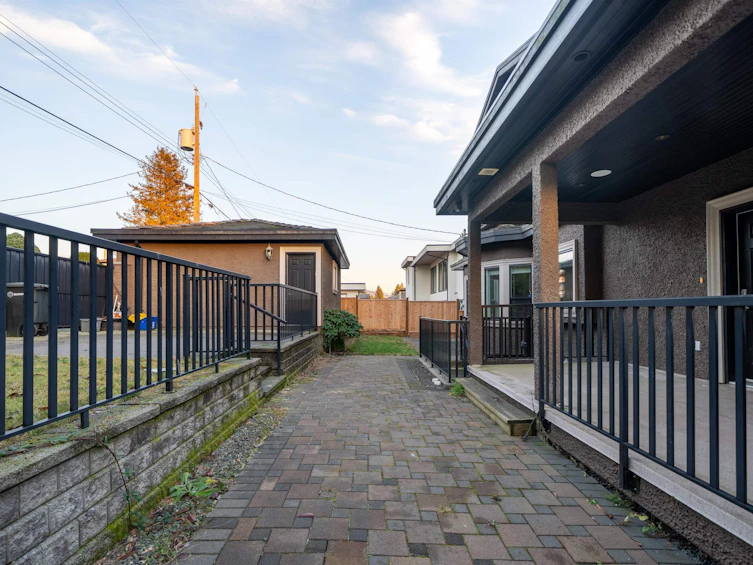 6185 Grant Street, Burnaby, BC, V5B 2K7 - 38