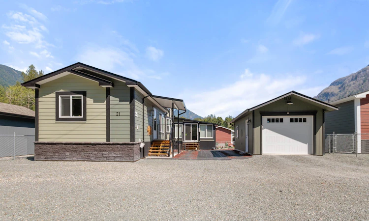 21-59060 Lougheed Highway