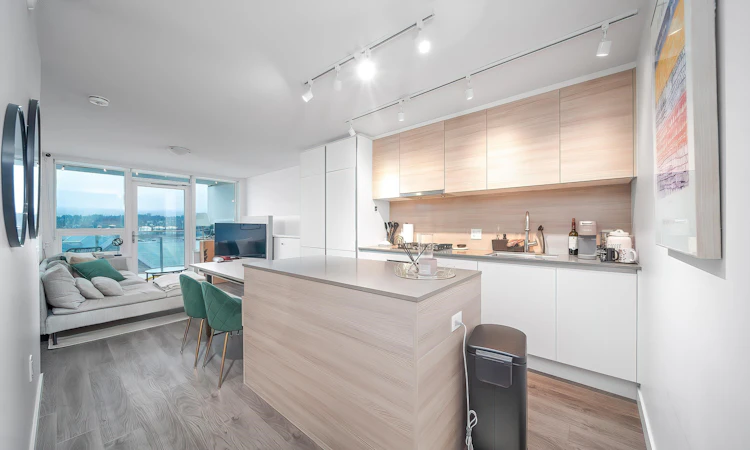 710-988 Quayside Drive