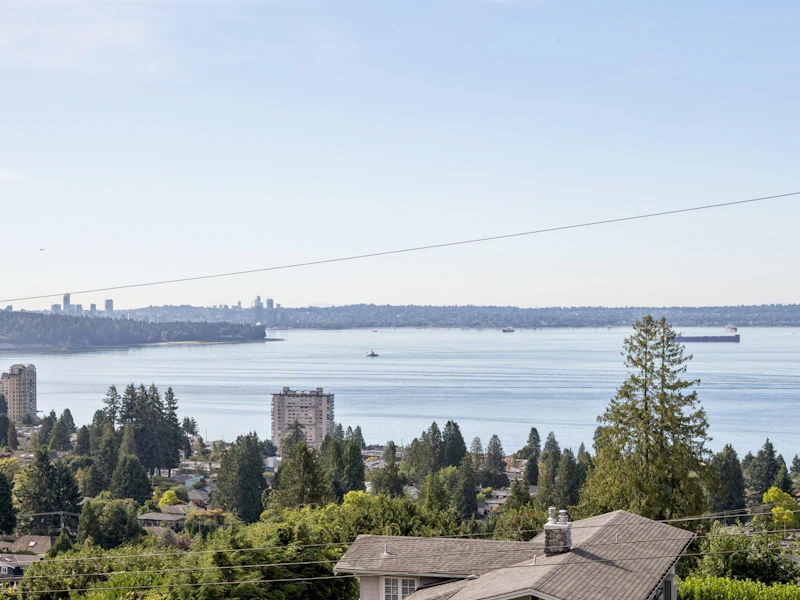 2545 Palmerston Avenue, West Vancouver BC V7V 2W4