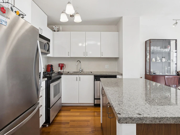 810-175 W 1st Street, North Vancouver, BC, V7M 3N9 - 4