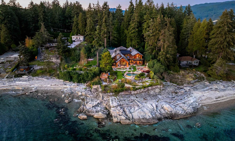 5871 Sunshine Coast Highway