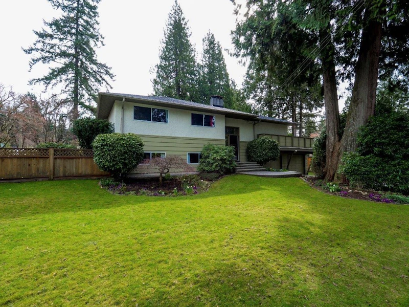 4302 Carolyn Drive, North Vancouver BC V7R 4A4