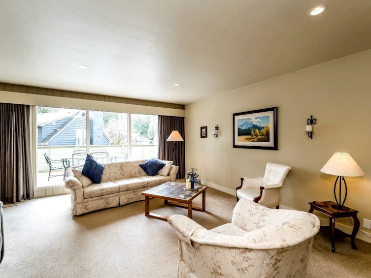 4302 Carolyn Drive, North Vancouver, BC, V7R 4A4 - 3