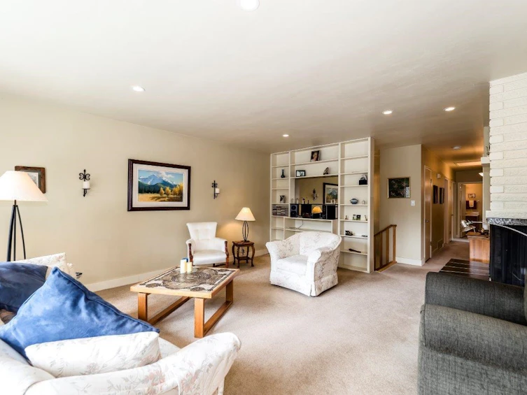 4302 Carolyn Drive, North Vancouver, BC, V7R 4A4 - 5