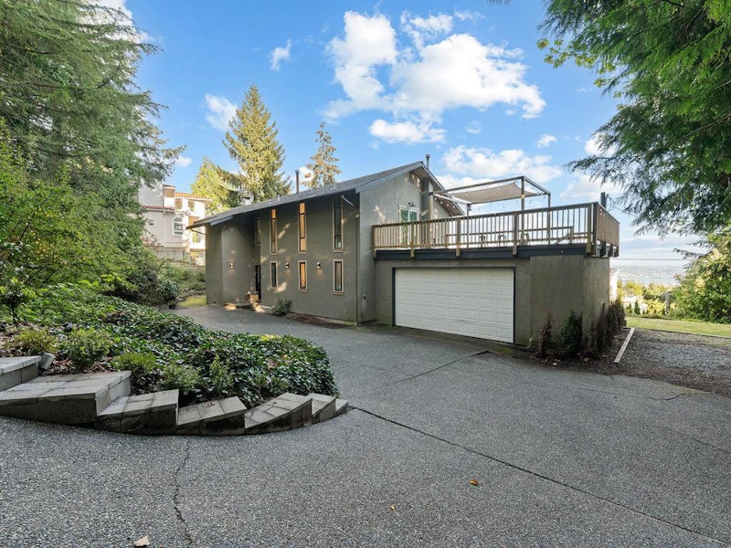 1040 Crestline Road, West Vancouver BC V7S 2E2