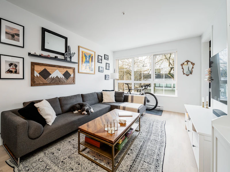 210 - 2468 Bayswater Street, Vancouver BC V6K 4B3