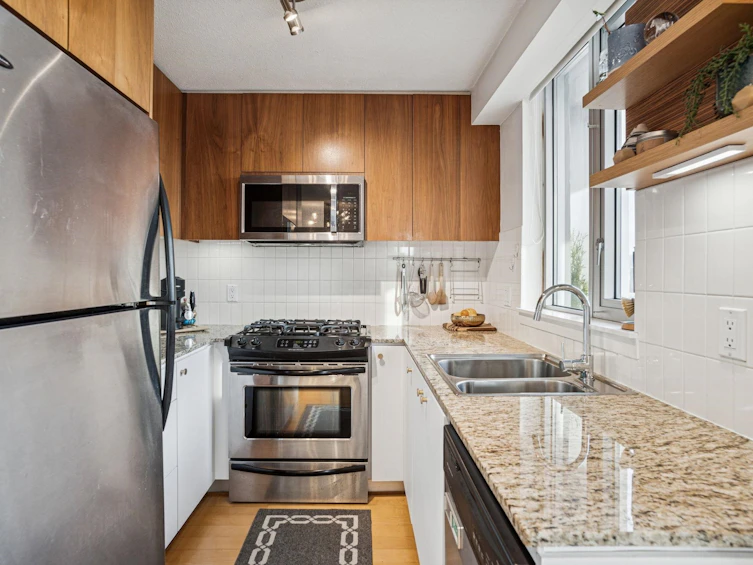 901-1030 W Broadway, Vancouver, BC, V6H 4J5 - 12