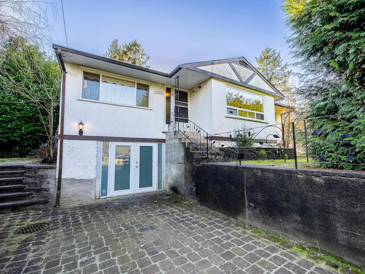 2217 Clarke Street, Port Moody, BC, V3H 1Y6