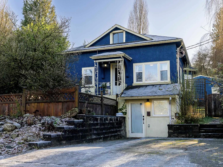 2221 Clarke Street, Port Moody, BC, V3H 1Y6
