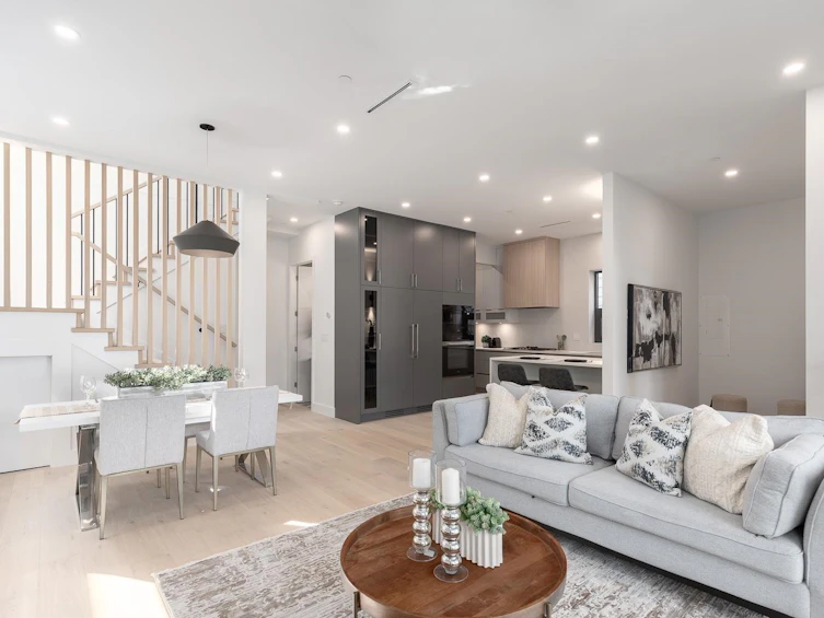 1-3186 W 11th Avenue, Vancouver, BC, V6K 2M7 - 2