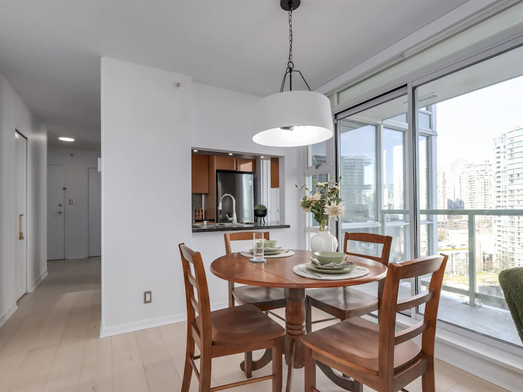 1807-1077 Marinaside Crescent, Vancouver, BC, V6Z 2Z5 - 8