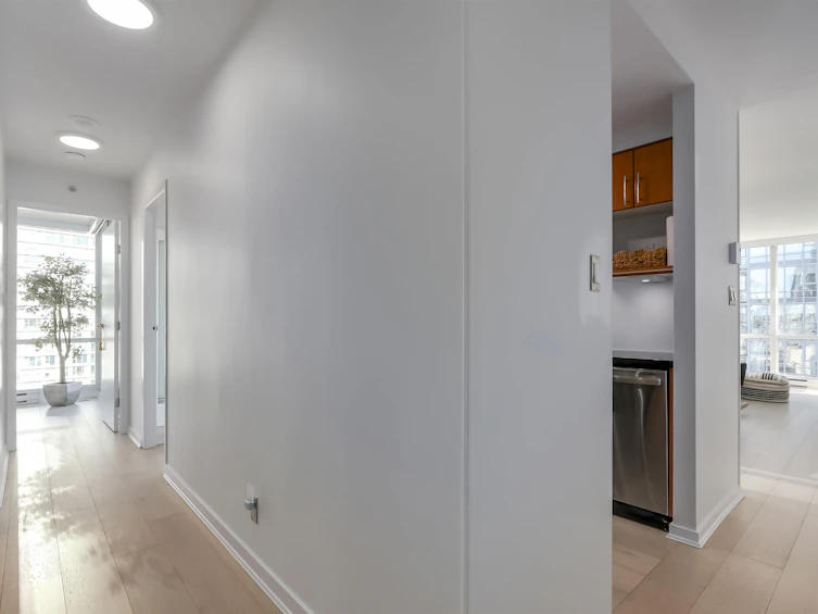1807-1077 Marinaside Crescent, Vancouver, BC, V6Z 2Z5 - 17