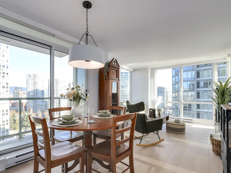 1807-1077 Marinaside Crescent, Vancouver, BC, V6Z 2Z5 - 2