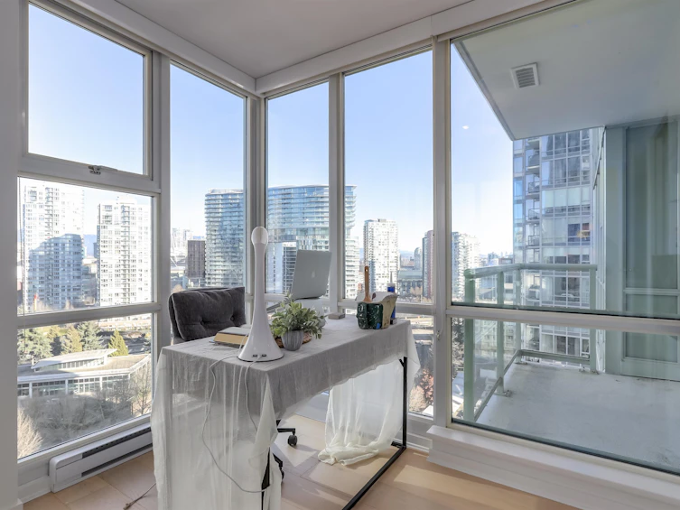1807-1077 Marinaside Crescent, Vancouver, BC, V6Z 2Z5 - 16