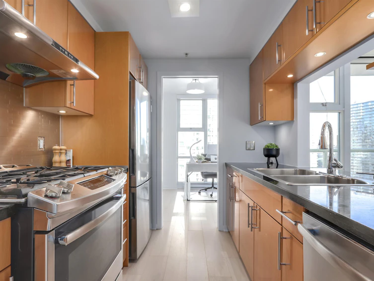 1807-1077 Marinaside Crescent, Vancouver, BC, V6Z 2Z5 - 14