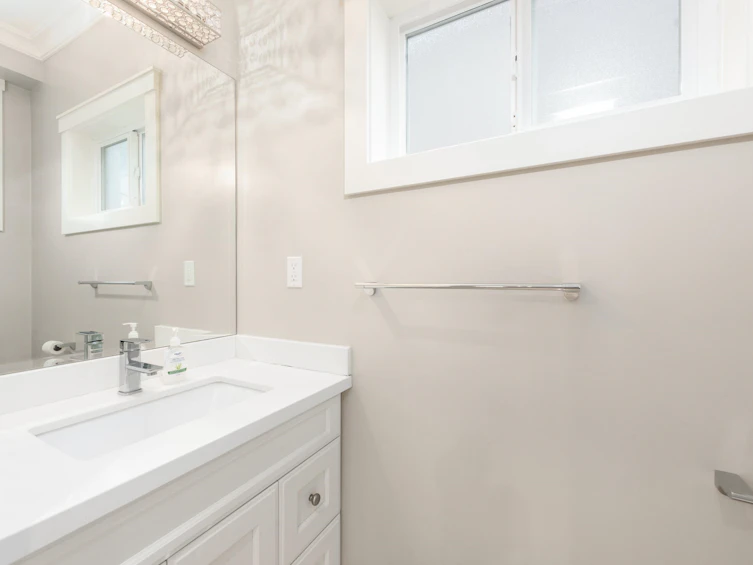 2496 Brock Street, Vancouver, BC, V5R 2R4 - 10