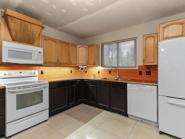 26814 Dewdney Trunk Road, Maple Ridge, BC, V2W 1N9 - 2