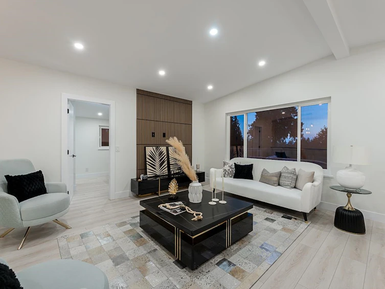 531 Greenway Avenue, North Vancouver, BC, V7N 3C9 - 3