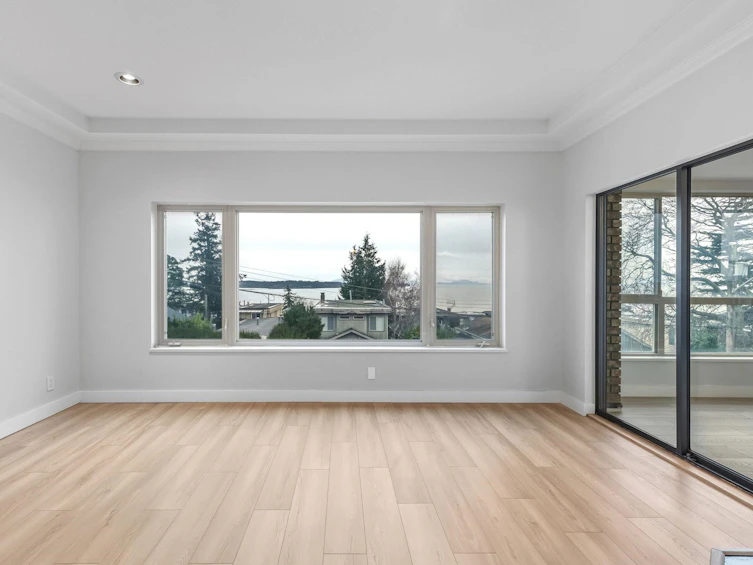 204-15176 Buena Vista Avenue, Surrey, BC, V4B 1Y3 - 3