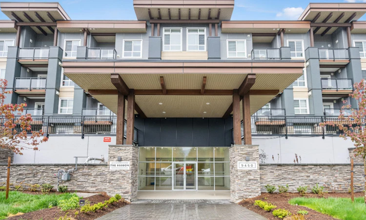 312-9450 Robson Street