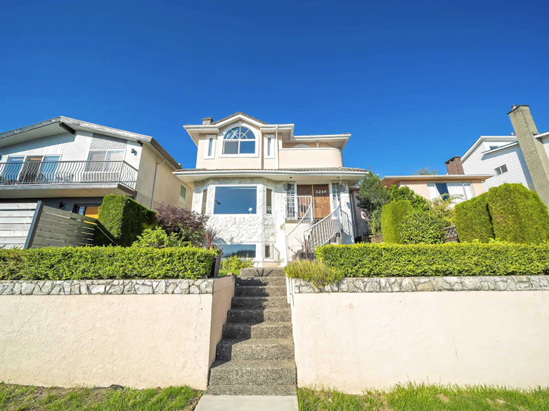 125 N Warwick Avenue, Burnaby BC V5B 1K8