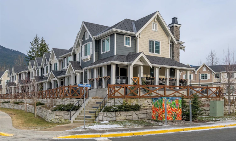1-7360 Crabapple Court