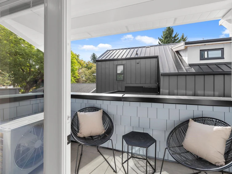 2436 W 49th Avenue, Vancouver, BC, V6M 2V3 - 14