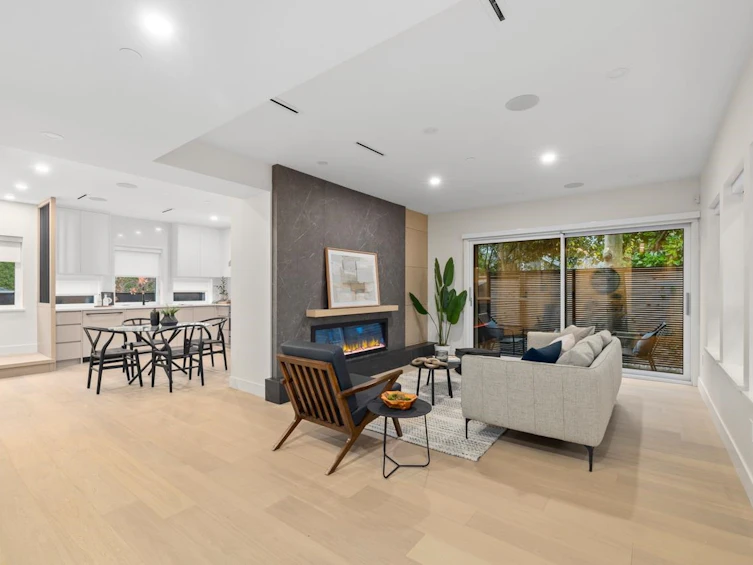 2430 W 49th Avenue, Vancouver, BC, V6M 2V3 - 2