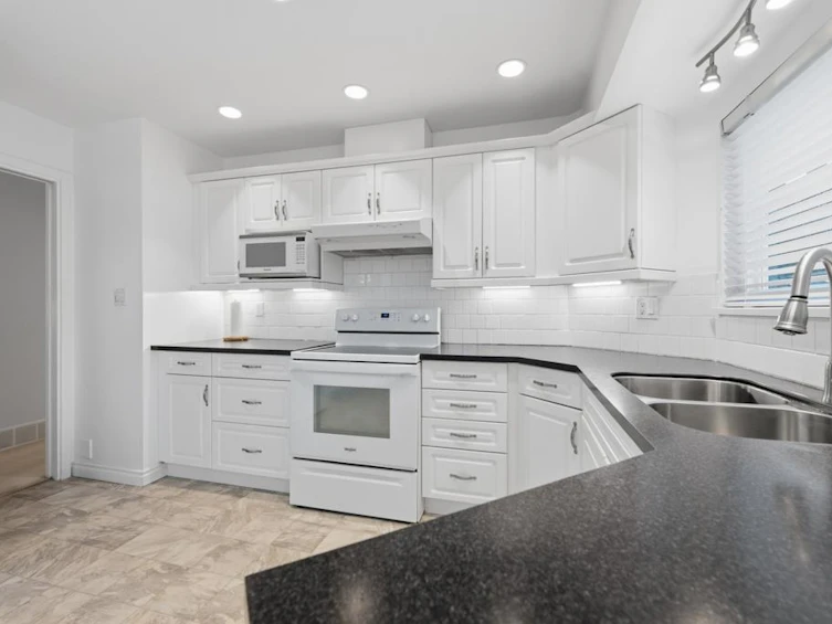 2941 Edgehill Avenue, Abbotsford, BC, V2T 5J9 - 5