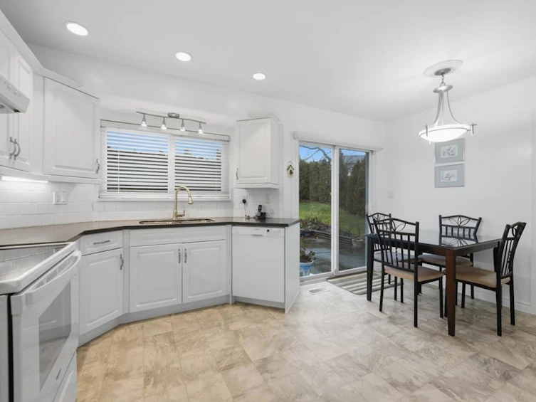 2941 Edgehill Avenue, Abbotsford, BC, V2T 5J9 - 3