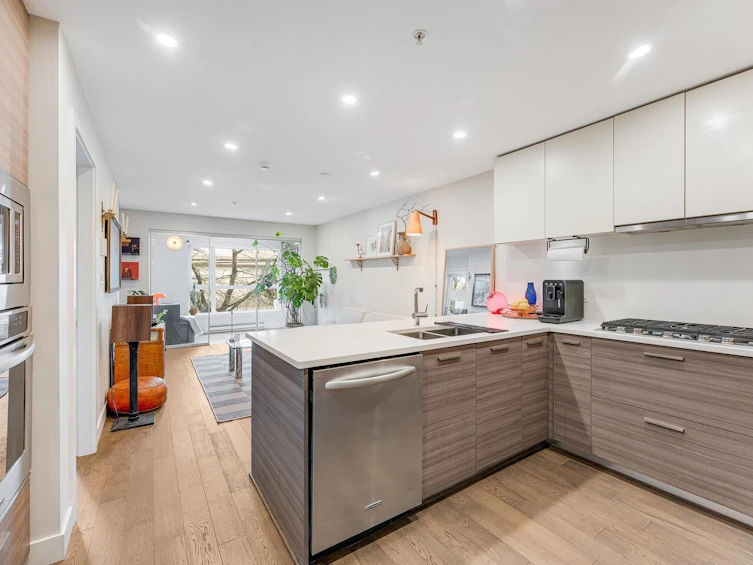 203-3456 Commercial Street, Vancouver, BC, V5N 4E9 - 3