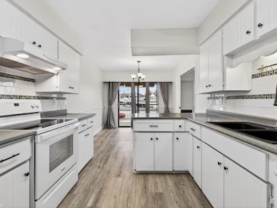 61-32959 George Ferguson Way - 2