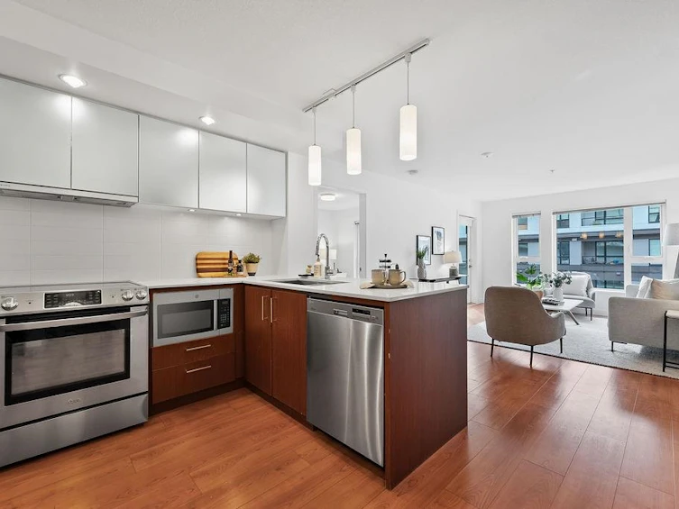 304-221 E 3rd Street, North Vancouver, BC, V7L 1C5 - 3