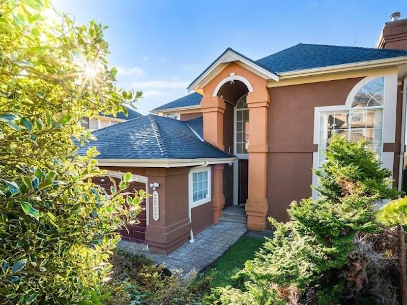 2622 Sandstone Crescent, Coquitlam BC V3E 2T8