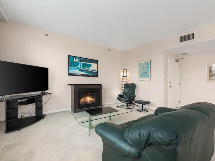 201-1788 W Georgia Street, Vancouver, BC, V6G 2V7 - 2